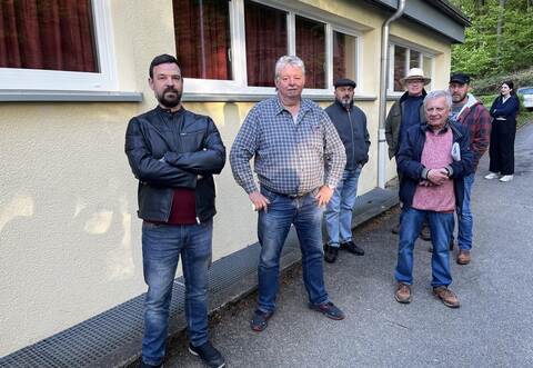 Gardinen zugezogen: Wütende Bürger warteten eine Stunde darauf, von Bürgermeister Aaron Treut wieder in die Gemeinderatssitzung eingelassen zu werden.