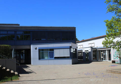 Die Arbeiten am Brandschutz werden bei der Sanierung der Grundschule als Erstes vorgenommen, da hierbei großer Handlungsbedarf besteht.