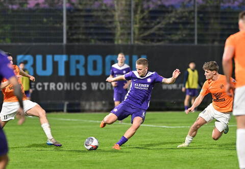 0:2 ging das Derby für Florian Krajinovic (am Ball) und Co. verloren. Nun soll gegen den Tabellennachbarn Oberachern wieder ein Sieg her.