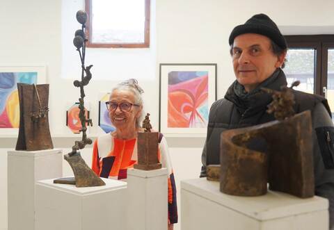 Zwei sehr unterschiedliche künstlerische Handschriften von Rose Stoll und Andreas Futter treffen bei der Künstlergilde Buslat aufeinander.