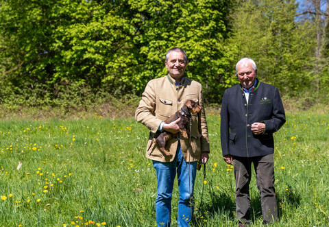 Schatzmeister Stefan Kretz und Kreisjägermeister Dieter Krail (rechts) wollen gegen die Forstverwaltung vorgehen und fürchten um die regionale Jagdtradition.