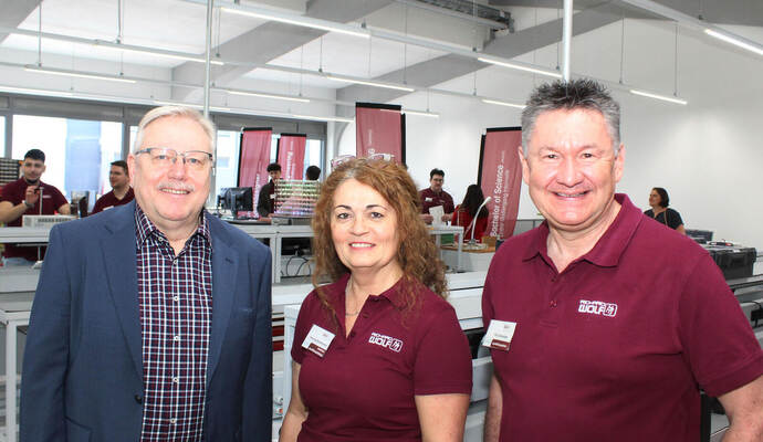 Zufrieden mit dem Ausbildungstag bei der Knittlinger Richard Wolf GmbH sind am Samstag Geschäftsführer Jürgen Pfab, Irma Aschenbrenner und Ausbildungsleiter Tilo Schneider (von links).
