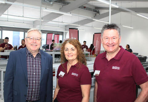 Zufrieden mit dem Ausbildungstag bei der Knittlinger Richard Wolf GmbH sind am Samstag Geschäftsführer Jürgen Pfab, Irma Aschenbrenner und Ausbildungsleiter Tilo Schneider (von links).