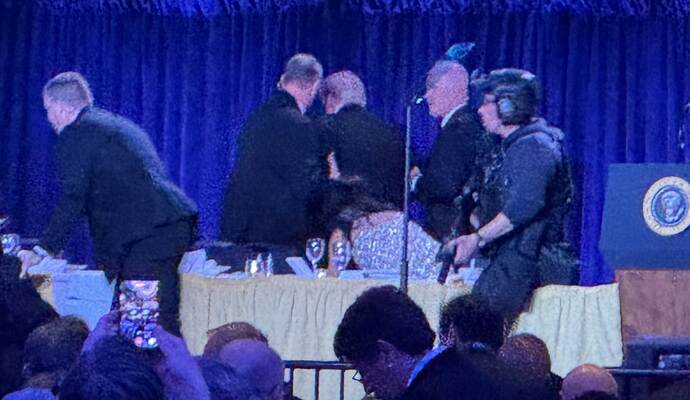 Secret Service Agenten reagieren während des Gala-Dinners