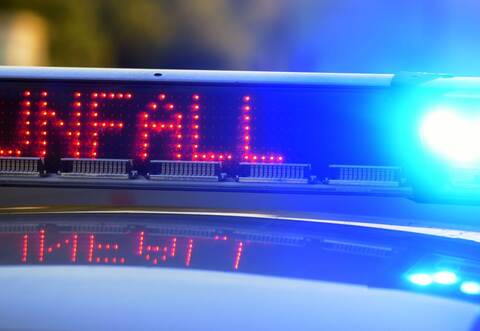 Symbolbild - Polizei sichert Unfallstelle