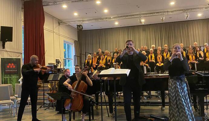 Traditionell findet eines der Eröffnungskonzerte des Schwarzwald Musikfestivals in der Trinkhalle Bad Wildbad statt. Touristik Bad Wildbad GmbH
