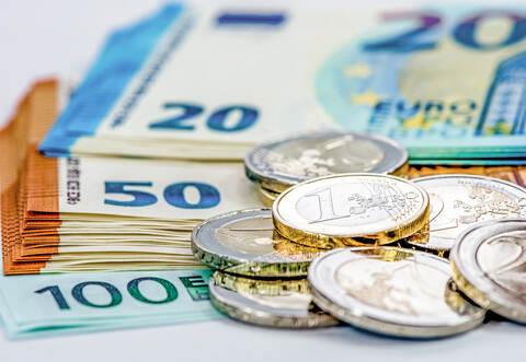 Unter telefonischer Anleitung soll ein 40-Jähriger Mann aus Niefern eine Echtzeitüberweusung von 5000 Euro genemigt haben.