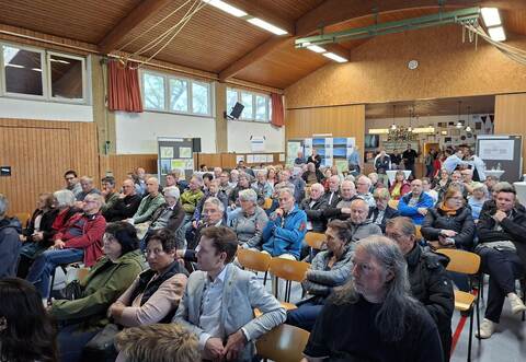 Großer Andrang herrscht am Mittwochabend in der Großglattbacher TSV-Sporthalle.