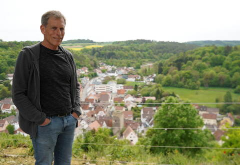 Thomas Fritsch ist der ehemalige Bürgermeister von Mönsheim. Seit nunmehr dreieinhalb Jahren ist er im Ruhestand.
