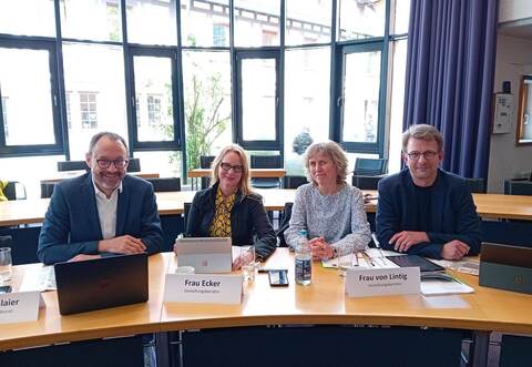 Der Gestaltungsbeirat tagt in Mühlacker mit den Architekten Peter Schlaier aus Stuttgart, Dea Ecker (Heidelberg), Carolin von Lintig (Reutlingen) sowie Mario Flammann aus Stuttgart (von links). Prokoph