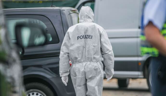 Frauenleiche in Auto entdeckt