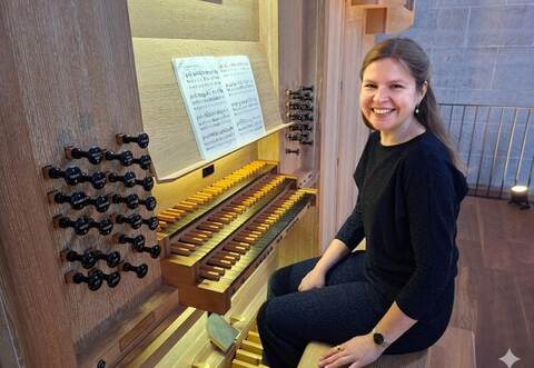 Die Organistin Mona Hartmann begeisterte bei den Maulbronner Klosterkonzerten mit einem virtuosen und klangfarbenreichen Orgelabend an der Grenzing-Orgel.