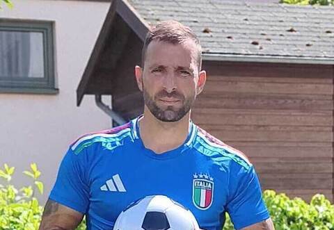Macht auch im Italien-Trikot eine gute Figur: Salvatore Russello, der für Bauschlott II stürmt.