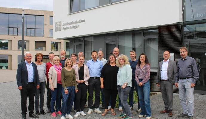 Über einen positiven Rückhalt aus der Bevölkerung freut sich das Kuratorium der Remchinger Diakoniestation um den ehrenamtlichen Vorsitzenden Karl-Heinz Stengel (links).