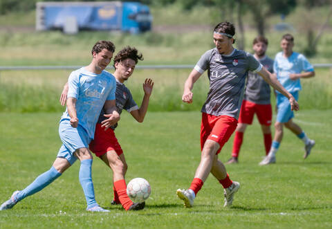 Der Türkische SV Mühlacker (rote Hosen) setzt sich im Derby gegen die Fvgg 08 Mühlacker mit 4:1 durch.