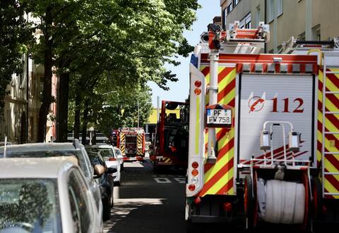 Eine Rauchentwicklung in einem Mehrfamilienhaus in der Hohenstaufenstraße wurde gegen 12.45 Uhr gemeldet.