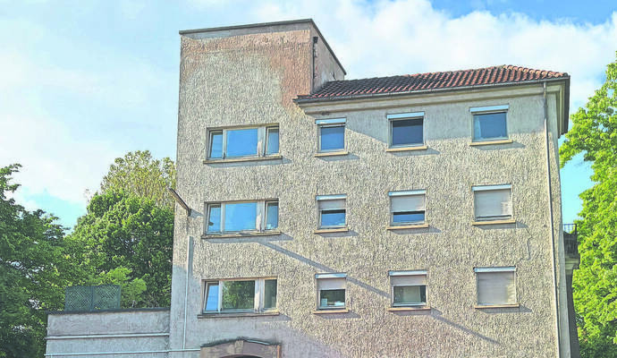 Die Käppele-Turnhalle in Mühlacker soll nach den Sommerferien dauerhaft geschlossen werden. Massive Schäden an der Bausubstanz machen einen weiteren Betrieb nach Angaben der Stadt langfristig unmöglich. Rose