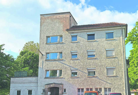 Die Käppele-Turnhalle in Mühlacker soll nach den Sommerferien dauerhaft geschlossen werden. Massive Schäden an der Bausubstanz machen einen weiteren Betrieb nach Angaben der Stadt langfristig unmöglich. Rose