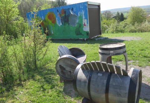 Stein des Anstoßes: der Container mitten in der Natur.