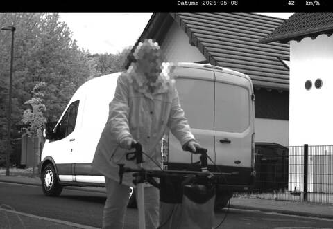 Frau mit Rollator von Polizei geblitzt
