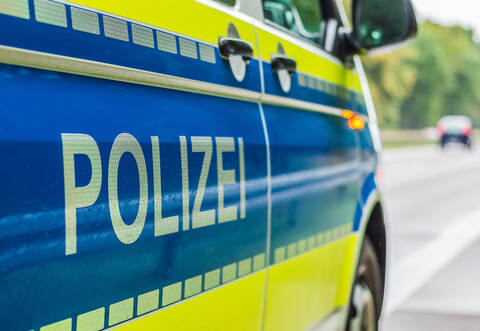 Die Polizei sucht Zeugen, die den Unfall beobachtet haben.