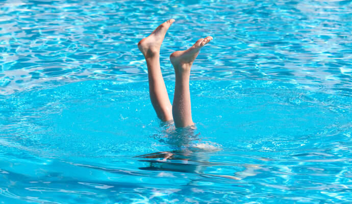 Endlich wieder zum Abkühlen schwimmen gehen, aber wer in der Region hat eigentlich den kürzesten Weg zum Schwimmbad?