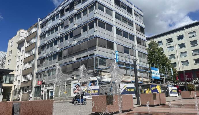 Das Gerüst am Marktplatz wird demnächst noch weiter wachsen. Die Sanierungs- und Neubauarbeiten beginnen demnächst.