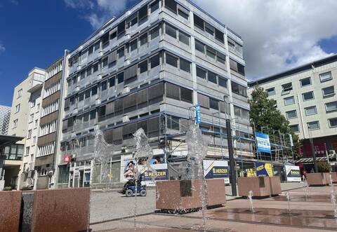 Das Gerüst am Marktplatz wird demnächst noch weiter wachsen. Die Sanierungs- und Neubauarbeiten beginnen demnächst.