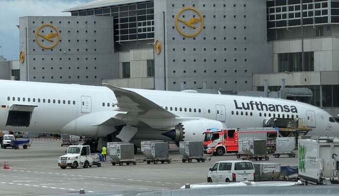 Flughafen Frankfurt - Dreamliner Fahrwerk knickt ein