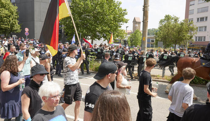 Christopher Street Day. Gegendemonstration von "Der Störtrupp Süd"  und dazu Gegendemonstration von "Antifa"