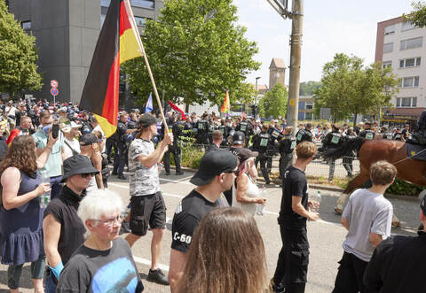 Christopher Street Day. Gegendemonstration von "Der Störtrupp Süd"  und dazu Gegendemonstration von "Antifa"