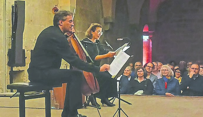 Christian Poltéra und Barbara Auer nehmen das Publikum mit auf eine literarische und musikalische Zeitreise.