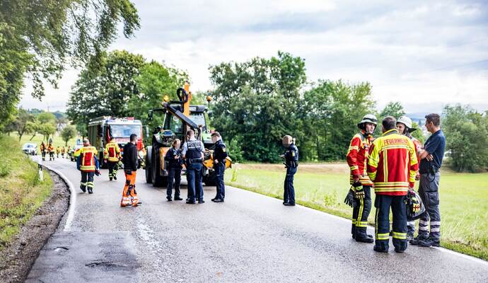 Wiernsheim: Frontalzusammenstoss nach missgluecktem Ueberholmanoever