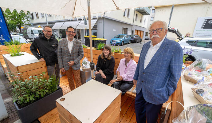 Freuen sich über die Kulturterrasse: Michael Hertl, Tobias Volle, Marleen Hecker, Angelika Drescher und Albert Esslinger-Kiefer (von links).