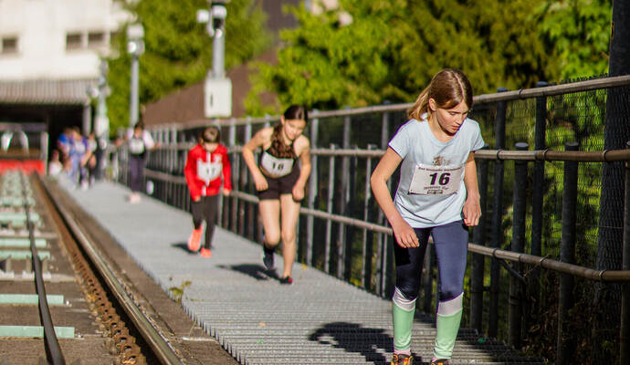 Fast 2000 Stufen auf einer Distanz von 720 Metern müssen die Sportlerinnen und Sportler beim Stäffeleslauf überwinden.