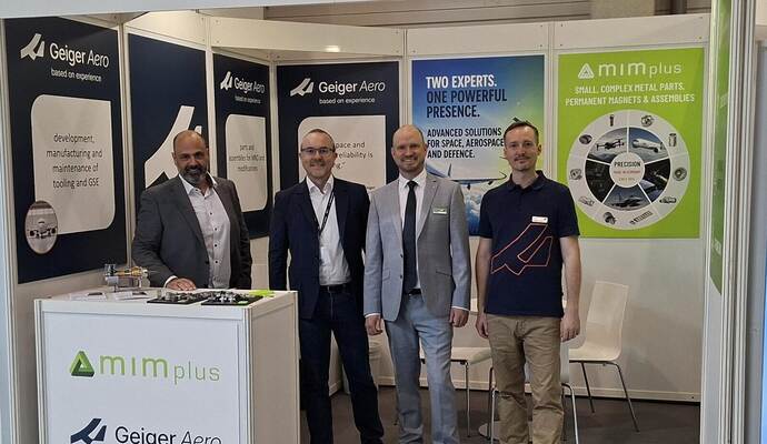 Tibor Schellenberger, Dr. Moritz Geiger (beide Geiger Aero), Rémy Bernhardt und Mario Lang (beide MIMplus, von links nach rechts).