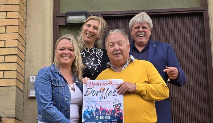Sind voller Vorfreude: Cornelia Hempel (links, Ortsverwaltung) und Bernhard Stahl (Männergesangverein), hinten Silke Delpeuch (Volleyballverein), zusammen mit Ortsvorsteher Siegbert Morlock.