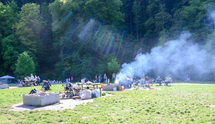 Gerne nutzen die Menschen die Grillwiese im Würmtal und die neu geschaffenen Grillschalen. Leider komme es auch zu Lärmbelästigungen.
