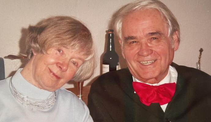 Das Foto zeigt Dr. Bernhard Elsässer mit seiner Ehefrau Margot, die bereits 2021verstarb.