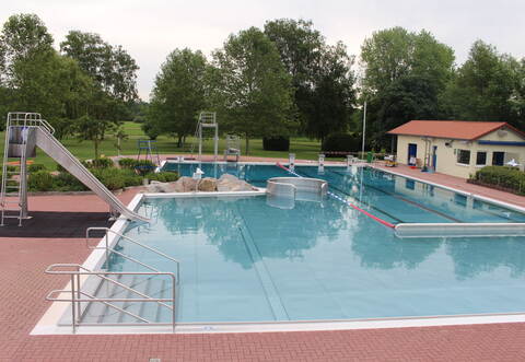 Ganz so überschaubar wie auf diesem Bild wird der Andrang im Ötisheimer Freibad am Wochenende wohl nicht bleiben.