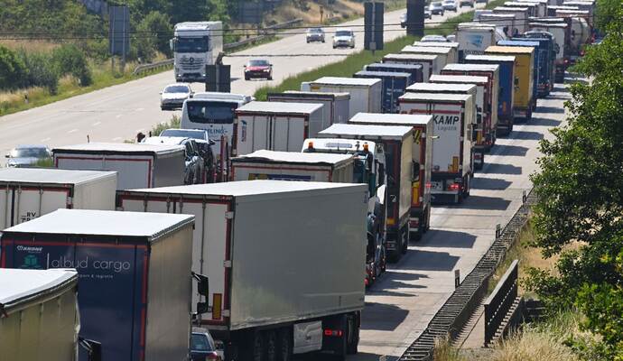 Autobahn 2 bei Burg wegen Hitzeschäden gesperrt