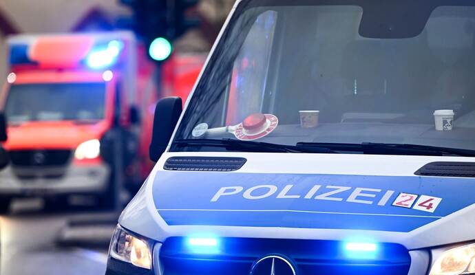 Straßenbahn fährt Rentner an