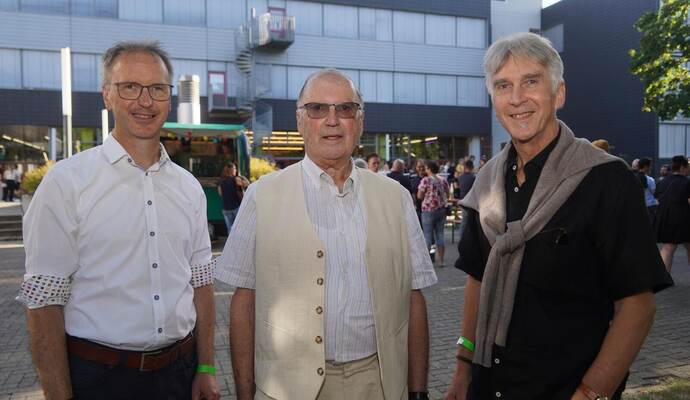 Drei Schulleiter-Generationen vereint: Roland Weisser ist aktuell der vierte Rektor, Dieter Lang war der zweite, Dieter König der dritte. Die erste Schulleiterin Margot Hog ist bereits verstorben.