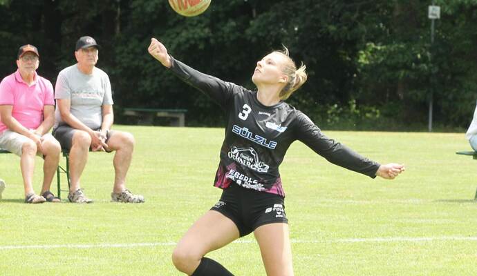Ann-Kathrin Motteler vom TSV Dennach legt auf.