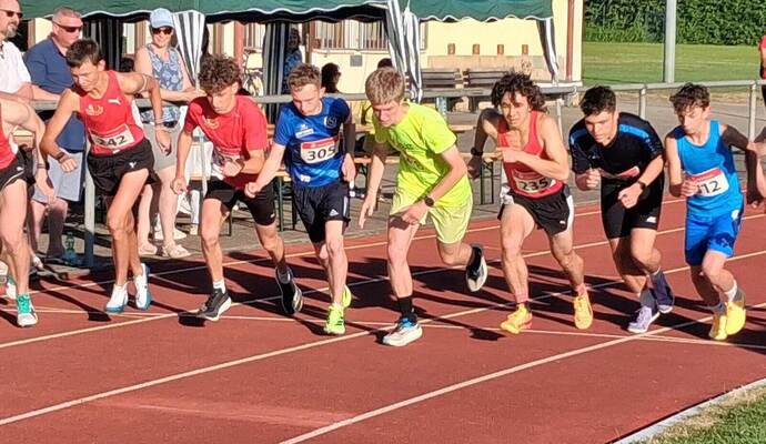 Von der Jugend (im Bild die Teilnehmer des 3000-Meter-Wettbewerbs) bis hin zu den Master-Athleten waren beim Gazelle-Meeting zahlreiche Altersklassen am Start.