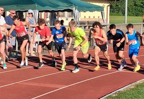 Von der Jugend (im Bild die Teilnehmer des 3000-Meter-Wettbewerbs) bis hin zu den Master-Athleten waren beim Gazelle-Meeting zahlreiche Altersklassen am Start.