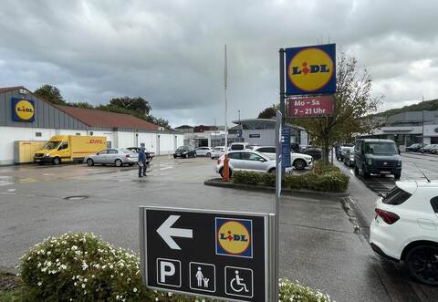 Der bisherige Lidl-Markt in der Mühlacker Industriestraße soll an einen neuen Standort auf der gegenüberliegenden Straßenseite verlagert und deutlich vergrößert werden.