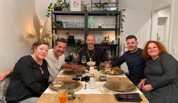Erste Einblicke: „Das perfekte Dinner“ mit Sarah, Alex, Nick, Joshua und Yvonne (von links).