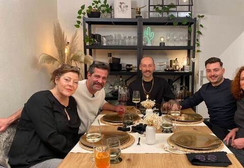Erste Einblicke: „Das perfekte Dinner“ mit Sarah, Alex, Nick, Joshua und Yvonne (von links).