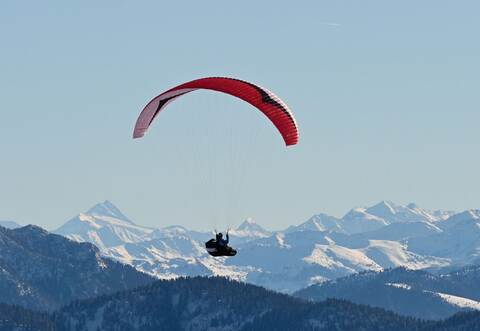 Paraglider in den Alpen